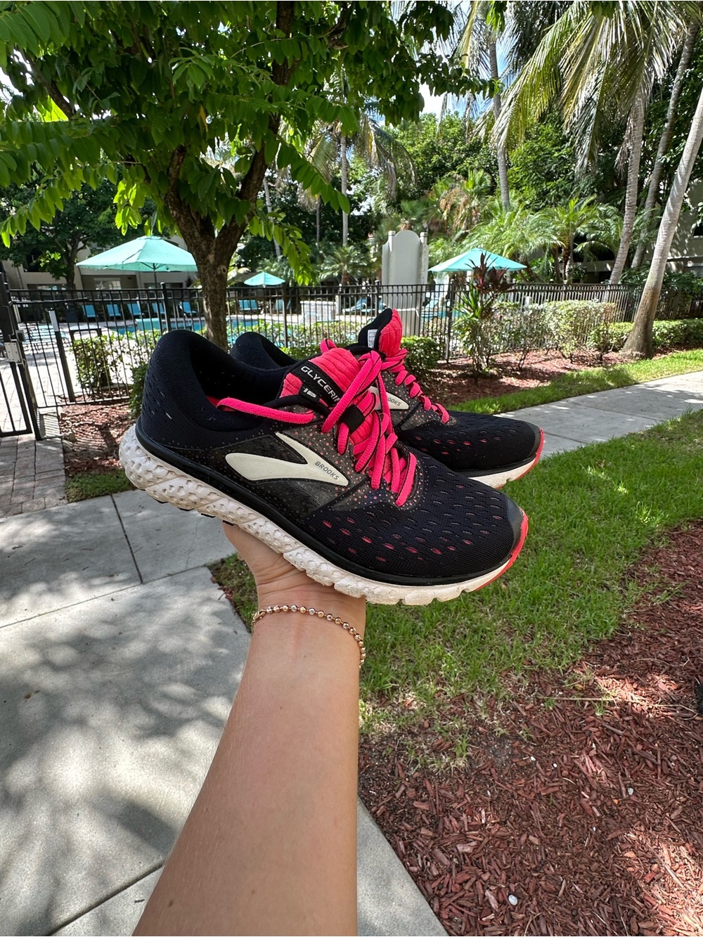 Brooks Brothers Black and Pink Women's Athletic Sneakers